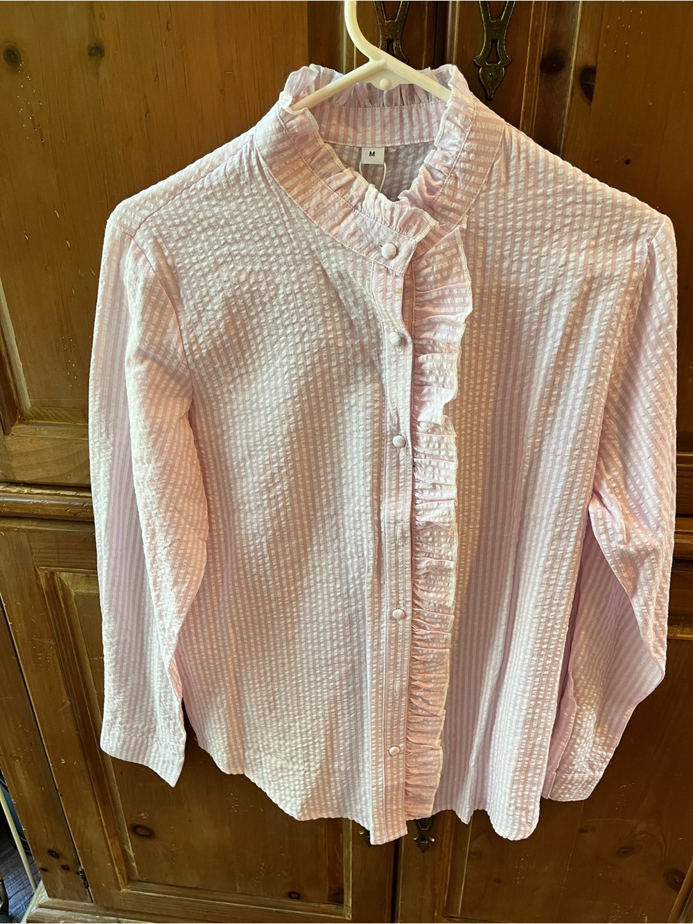 NEW WITH TAGS! PINK & WHITE SEERSUCKER RUFFLED BLOUSE/SHIRT. MEDIUM.